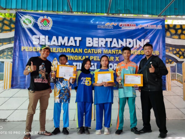 Trio Spenma Juara Turnamen Catur