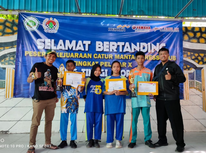 Trio Spenma Juara Turnamen Catur Trio Spenma Juara Turnamen Catur