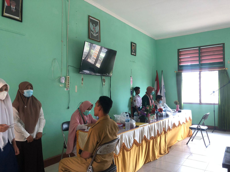Warga Spenma Dapat Obat Kaki Gajah Warga Spenma Dapat Obat Kaki Gajah