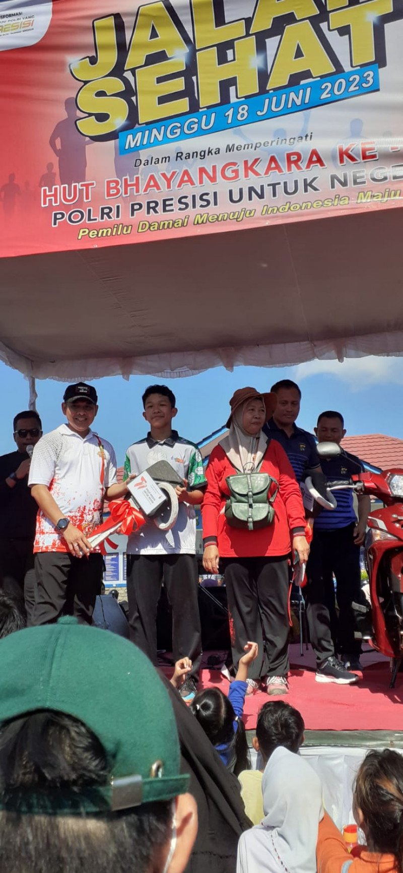 Erlan dan Caca Beruntung dapat Hadiah