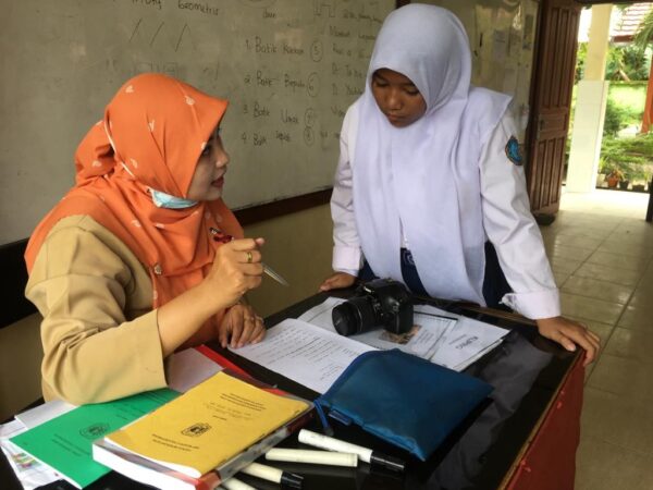 Model Pembelajaran Problem Based Learning (PBL) Untuk Meningkatkan Literasi Siswa