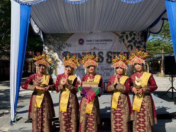 Sukses Digelar, Begini Keseruan Pelepasan dan Pentas Seni Kelas 9 SMPN 5 Tanjungpandan